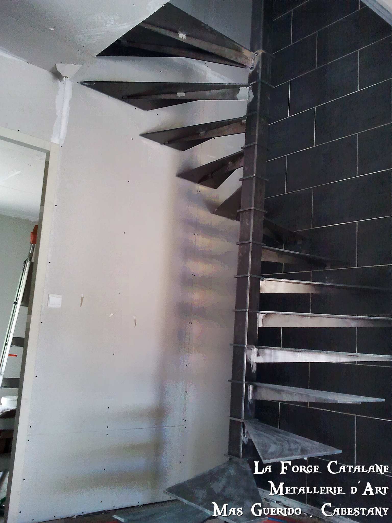 escalier helicoidal carre 2 forge catalane.jpg